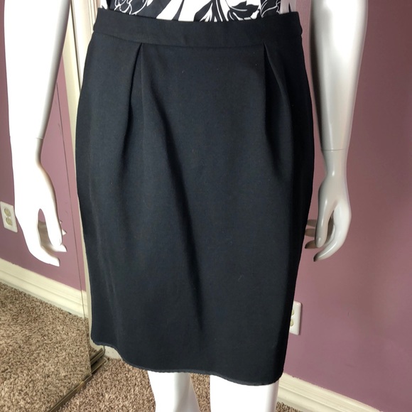 Banana Republic Dresses & Skirts - Banana Republic Classic Black Pencil Mini Skirt